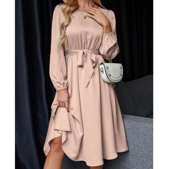 Luxurious satin belted keyhole back dress - Picture 1 of 7